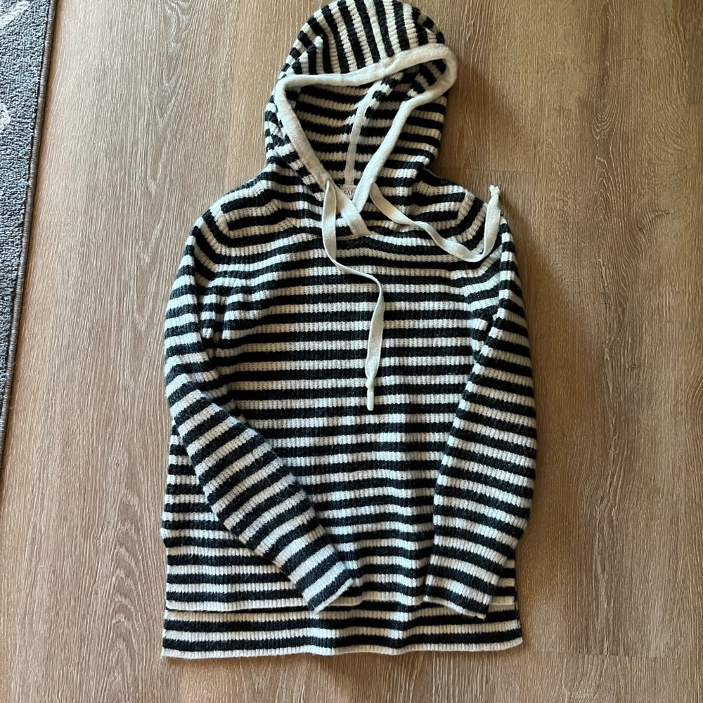 Gap Sweater Hoodie size small